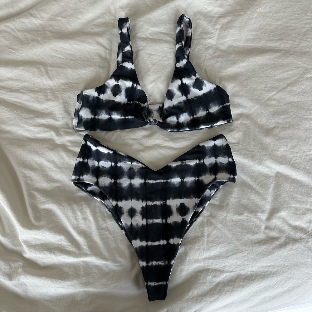 Skatie dark blue and white tie dye bikini